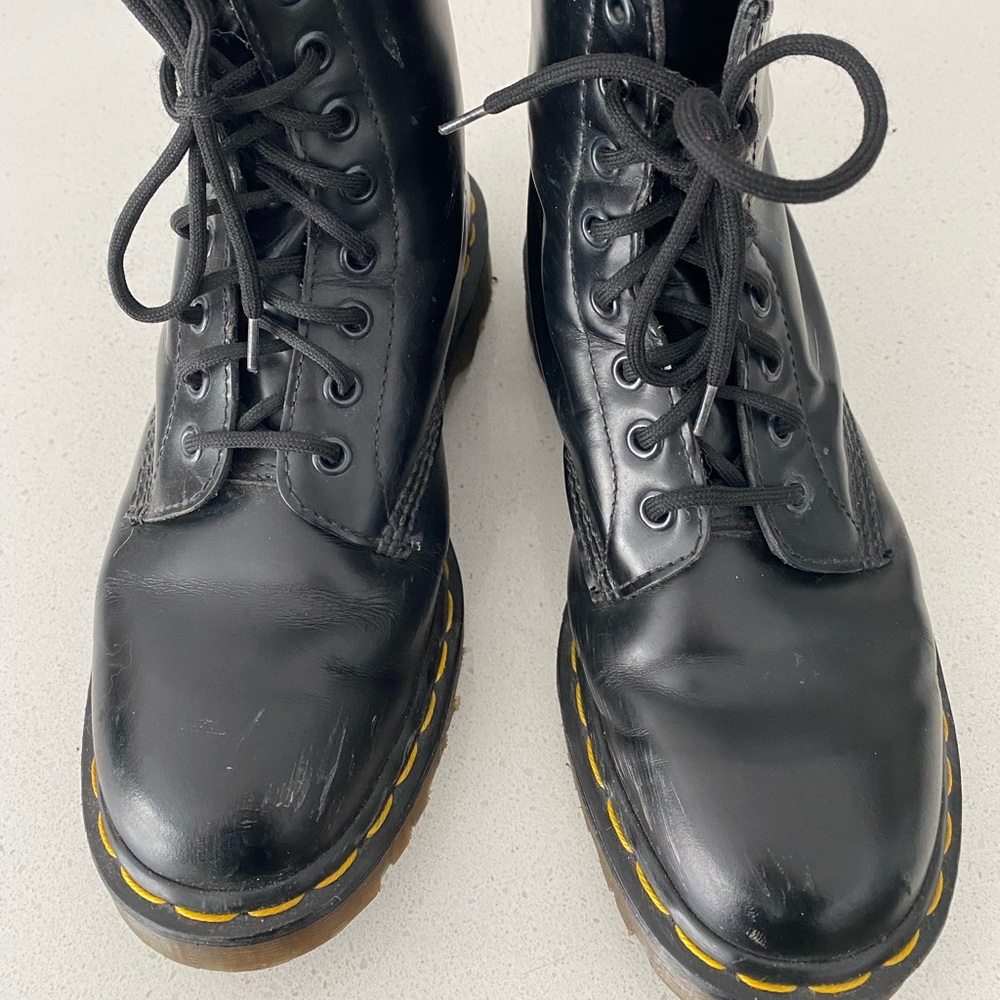 Womens 8 hole Dr Martens